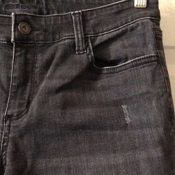 ARIZONA woman’s ripped jeans size 11 - Picture 4 of 8